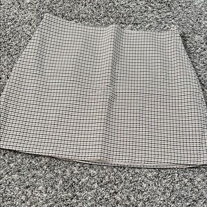H&M Black and White Patterned Mini Skirt